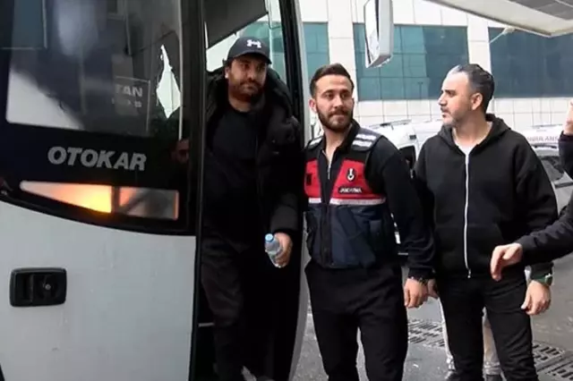 Gözaltına alınan Hasan Can Kaya ve Reynmen’den ilk görüntü